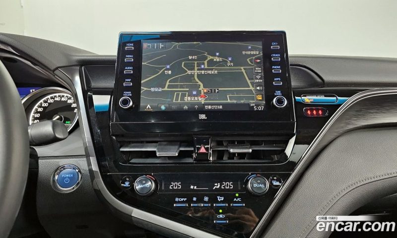 Toyota Camry 2.5 XLE Hybrid