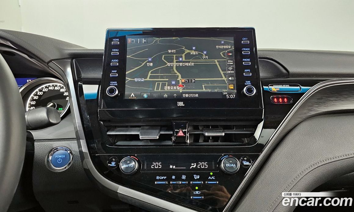 Toyota Camry 2.5 XLE Hybrid