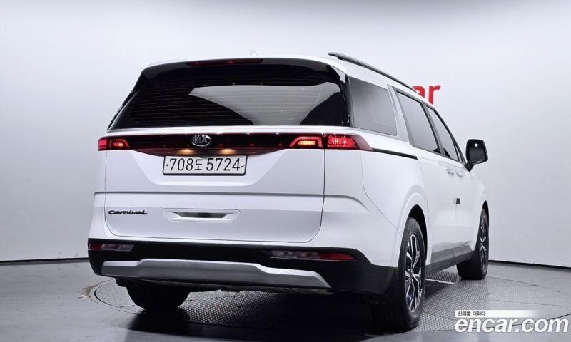 Kia Carnival 11-Seater Prestige