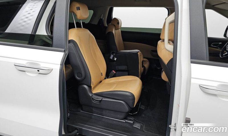 Kia Carnival 11-Seater Prestige