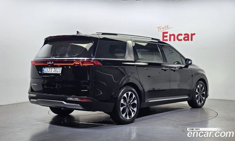 Kia Carnival 9-Seater Signature