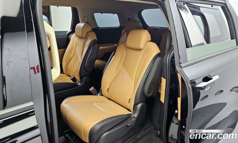 Kia Carnival 9-Seater Signature