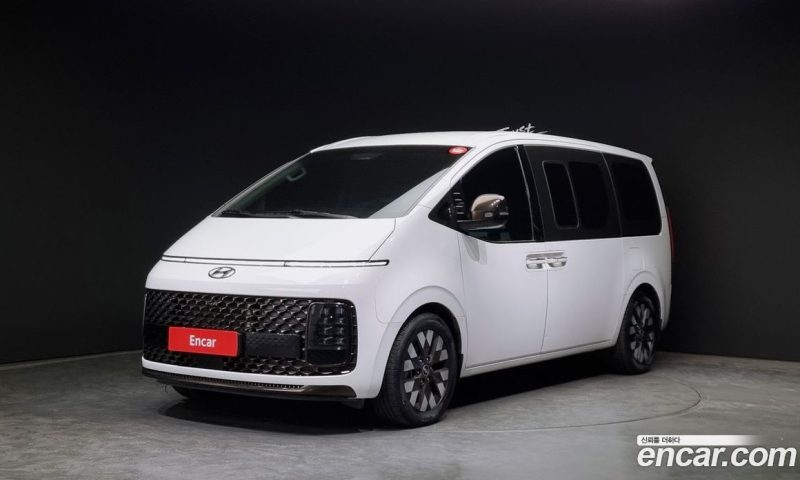Hyundai Staria 4WD Lounge 9-Seater