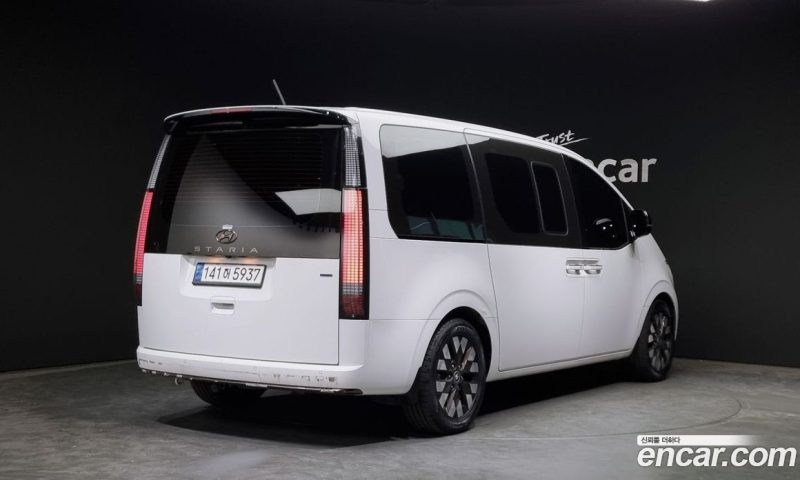 Hyundai Staria 4WD Lounge 9-Seater