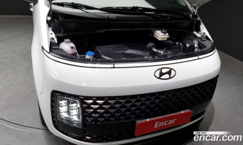 Hyundai Staria 4WD Lounge 9-Seater