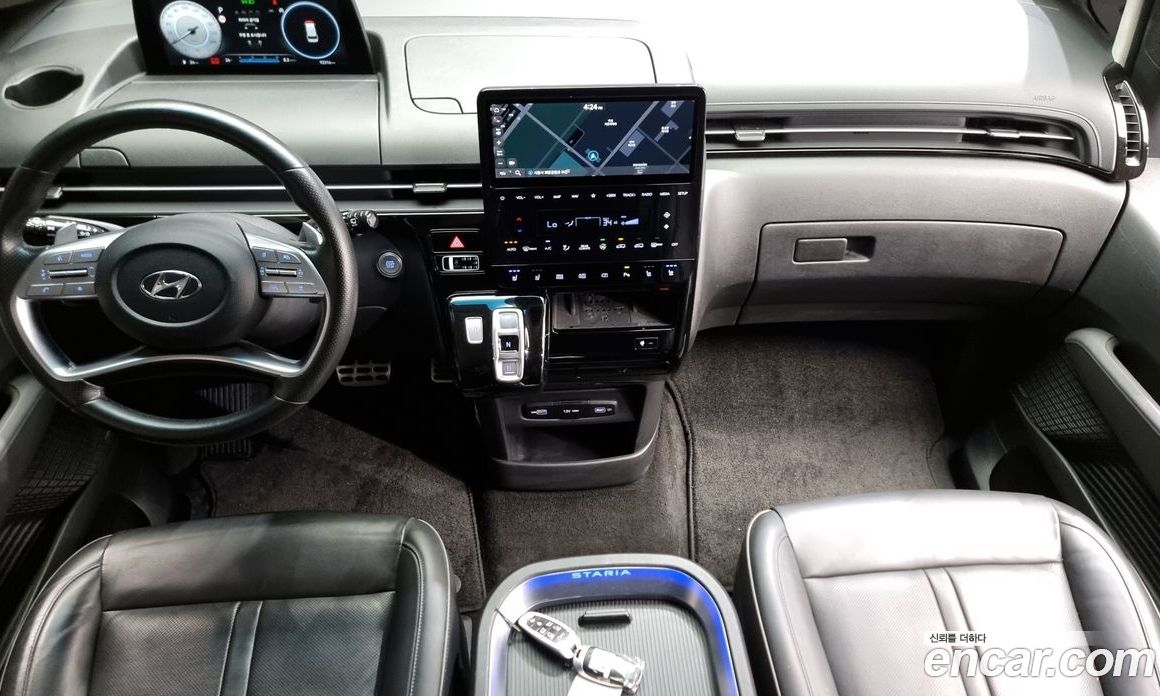 Hyundai Staria 4WD Lounge 9-Seater