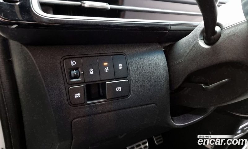 Hyundai Staria 4WD Lounge 9-Seater