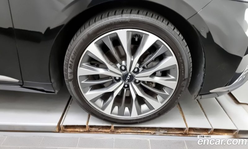Kia K8 2.5 Gasoline 2WD