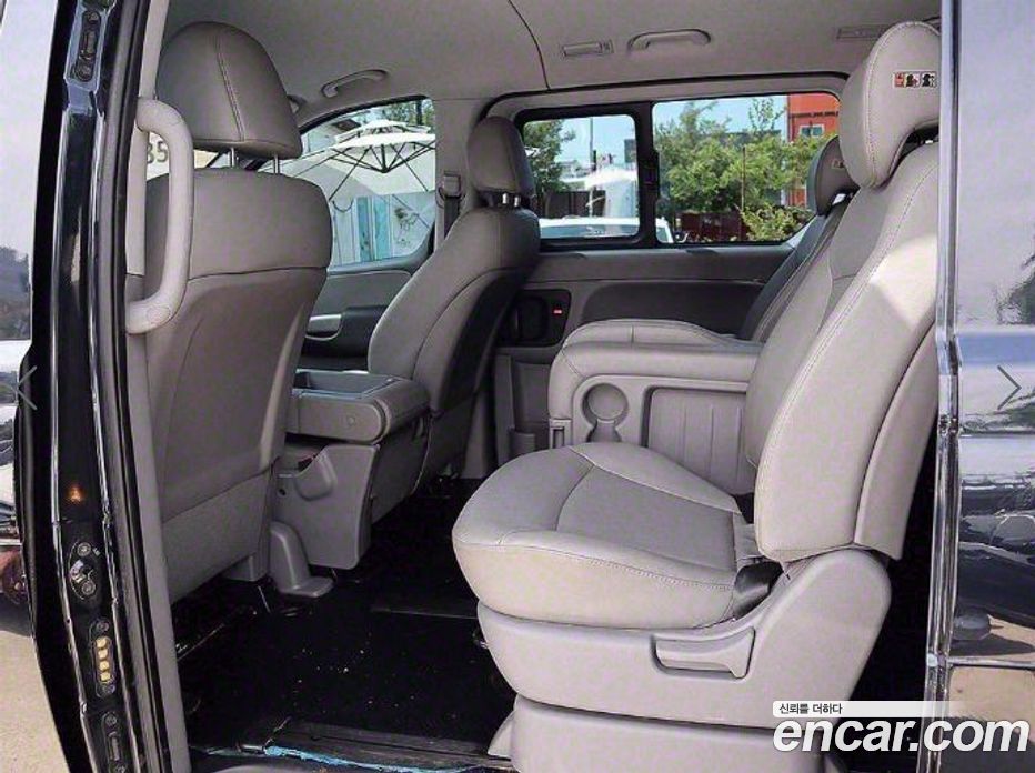 Hyundai Starex 4WD Wagon 12-Seater