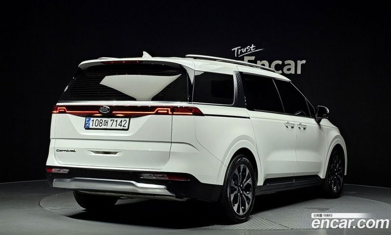 Kia Carnival 9-Seater Signature