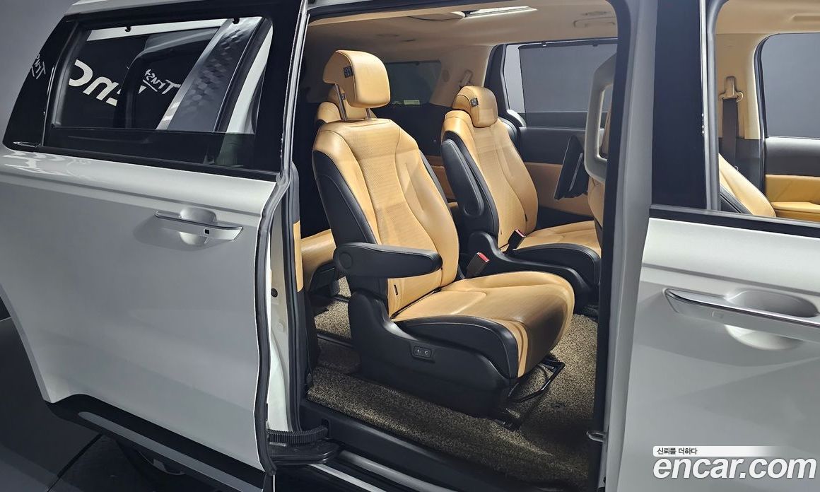 Kia Carnival 9-Seater Signature