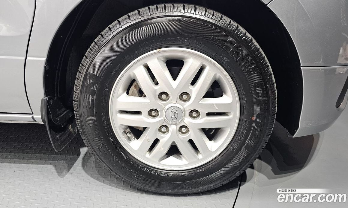 Hyundai Starex Van 5-Seater