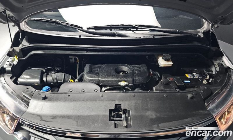 Hyundai Starex Van 5-Seater