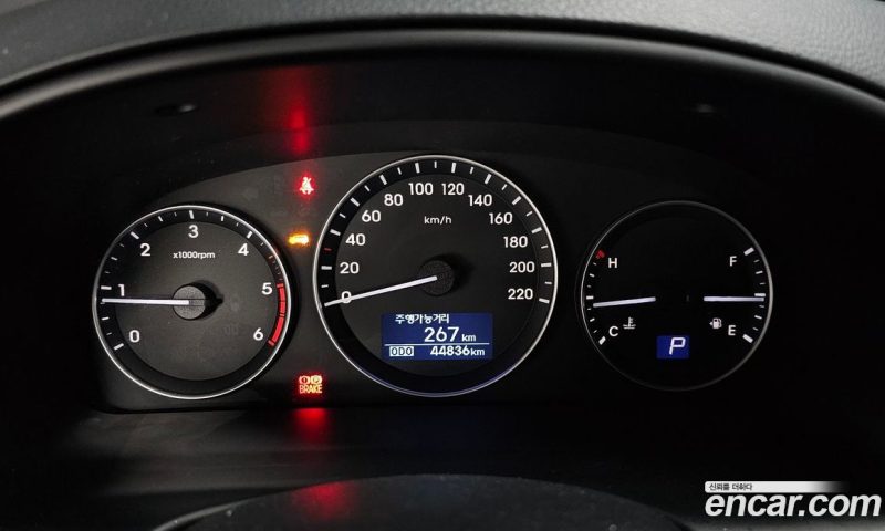 Hyundai Starex Van 5-Seater