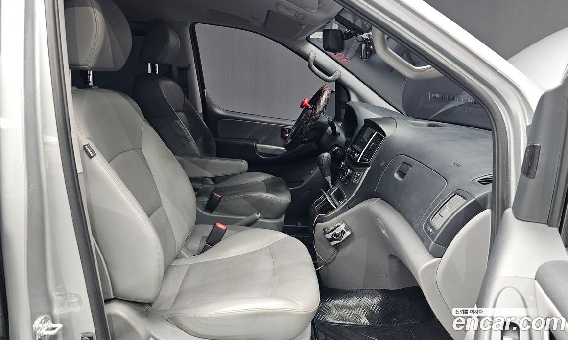 Hyundai Starex Van 5-Seater