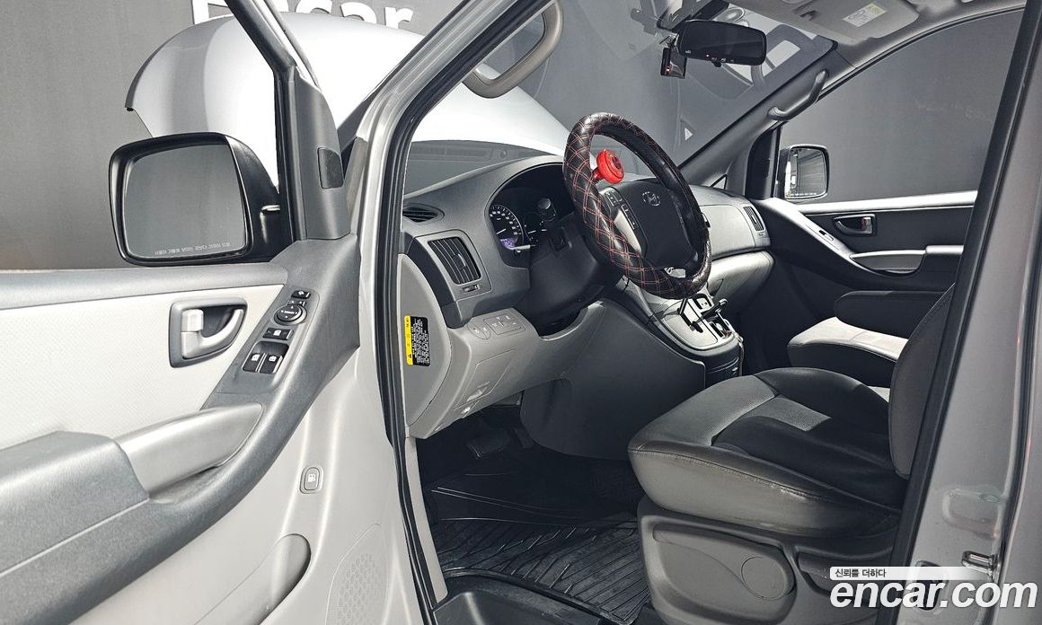 Hyundai Starex Van 5-Seater