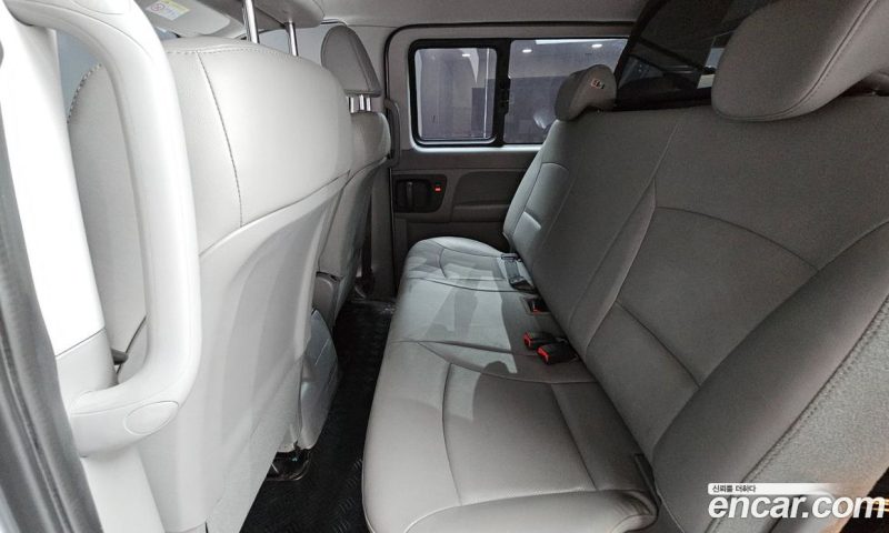 Hyundai Starex Van 5-Seater