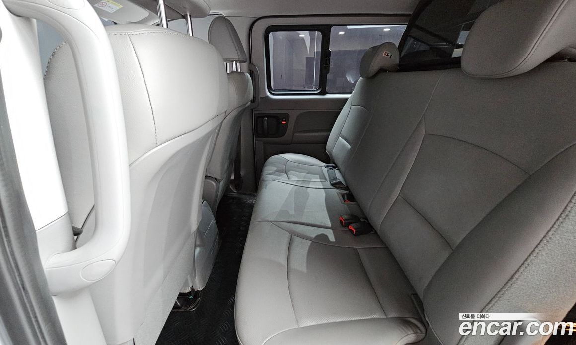 Hyundai Starex Van 5-Seater
