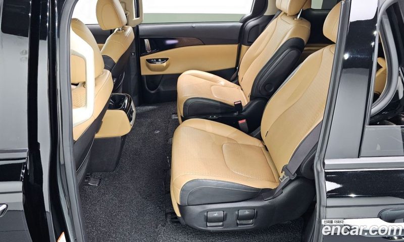 Kia Carnival 7-Seater Signature