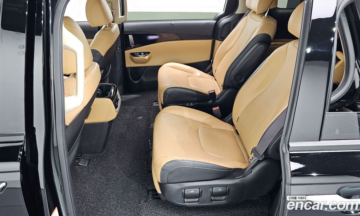 Kia Carnival 7-Seater Signature