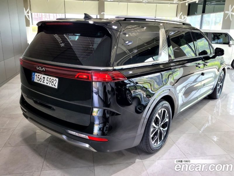Kia Carnival 9-Seater Noblesse