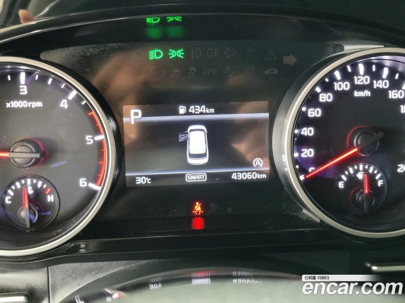 Kia Carnival 9-Seater Noblesse