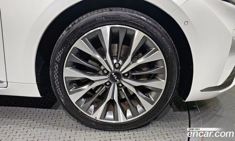 Kia K8 2.5 Gasoline 2WD