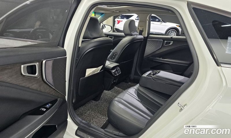 Kia K8 2.5 Gasoline 2WD