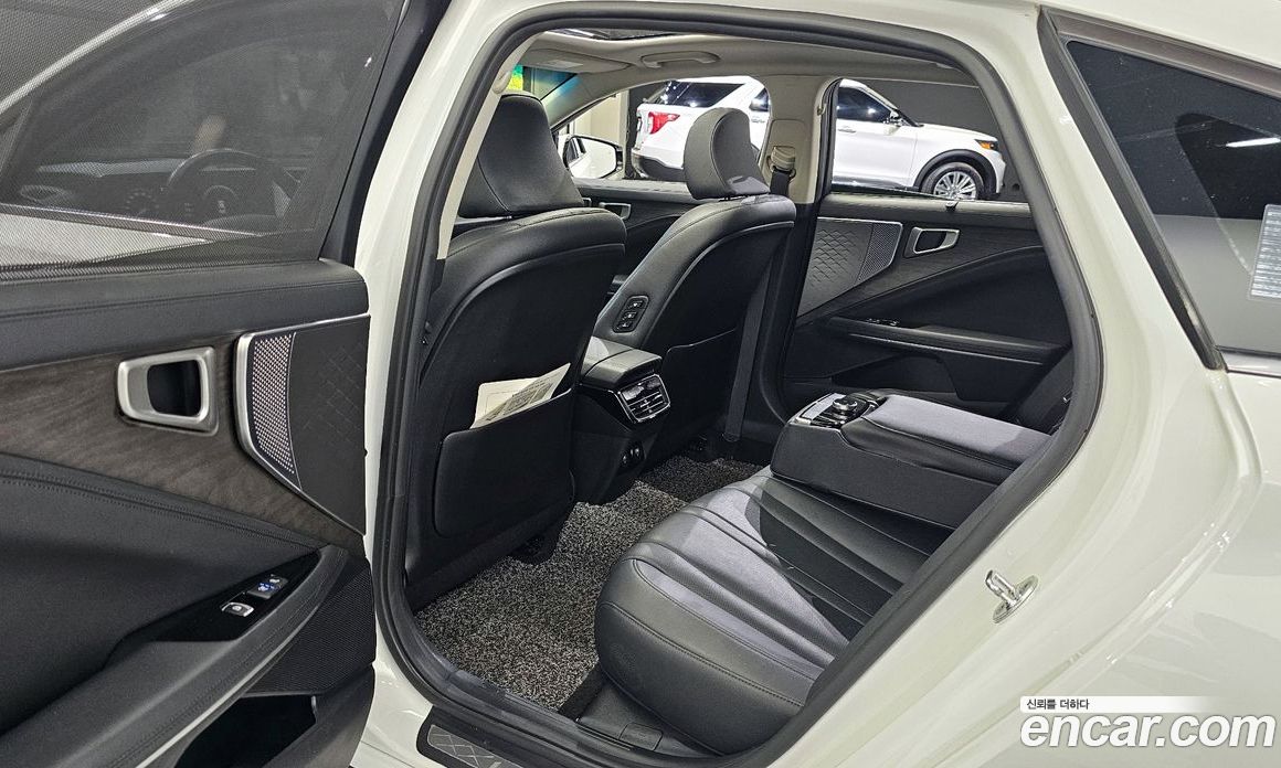 Kia K8 2.5 Gasoline 2WD
