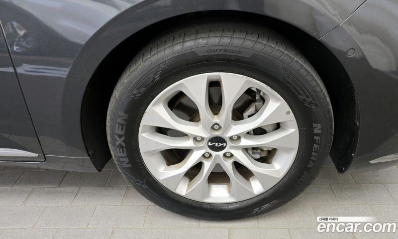 Kia K8 2.5 Gasoline 2WD