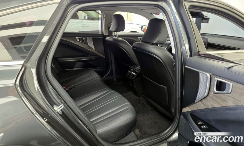Kia K8 2.5 Gasoline 2WD