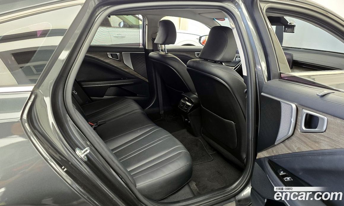 Kia K8 2.5 Gasoline 2WD