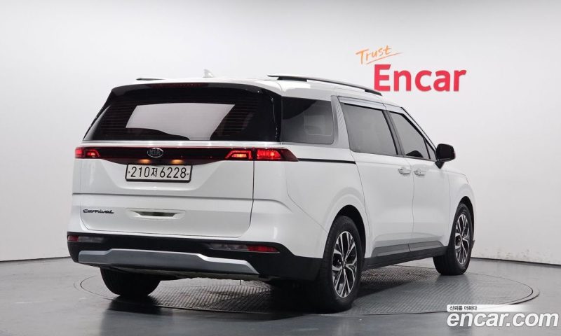 Kia Carnival 9-Seater Prestige