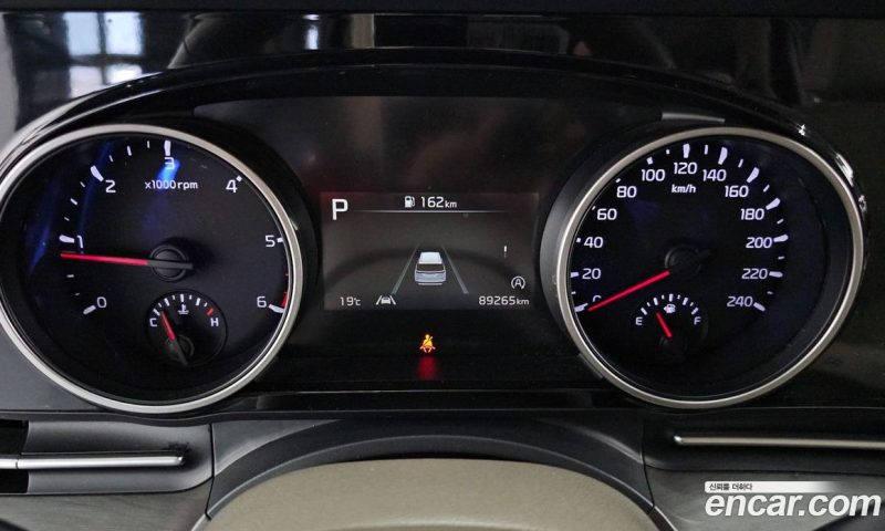 Kia Carnival 9-Seater Prestige