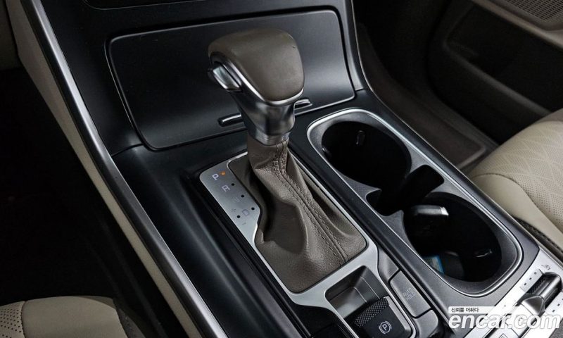 Kia Carnival 9-Seater Prestige