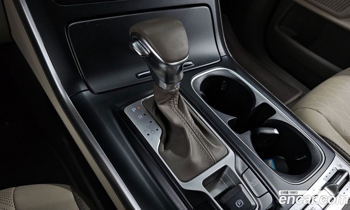 Kia Carnival 9-Seater Prestige