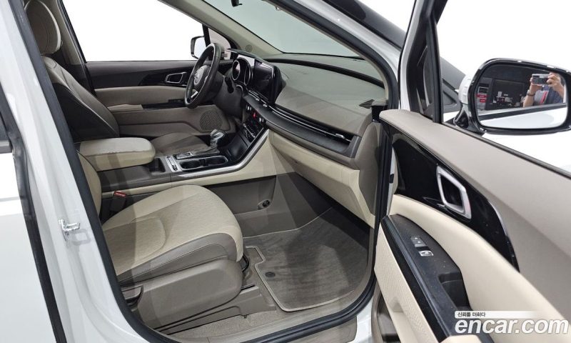 Kia Carnival 9-Seater Prestige