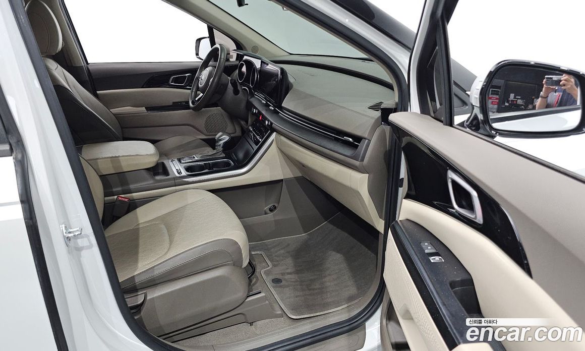 Kia Carnival 9-Seater Prestige