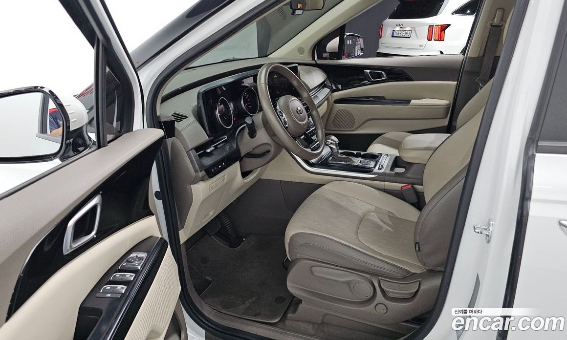 Kia Carnival 9-Seater Prestige