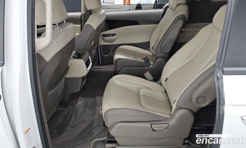 Kia Carnival 9-Seater Prestige