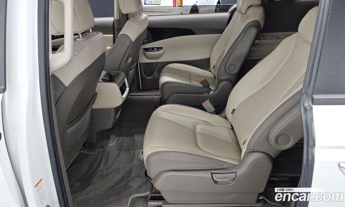 Kia Carnival 9-Seater Prestige