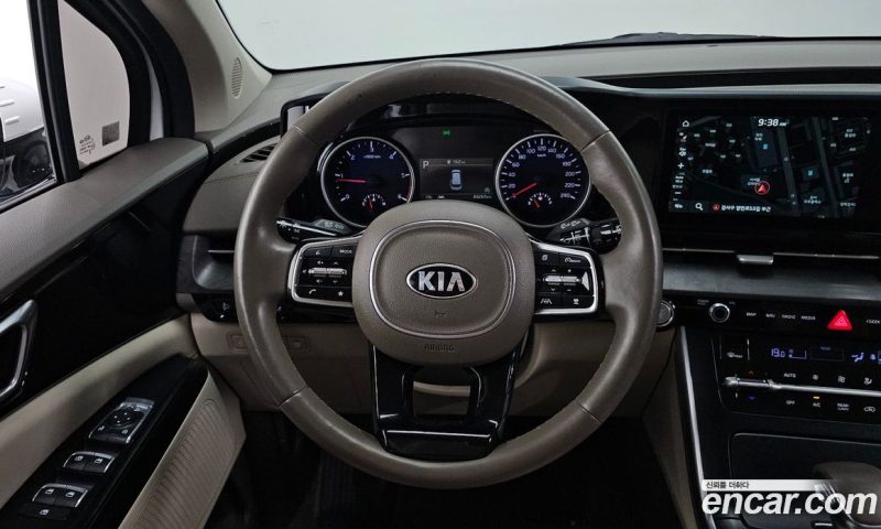 Kia Carnival 9-Seater Prestige