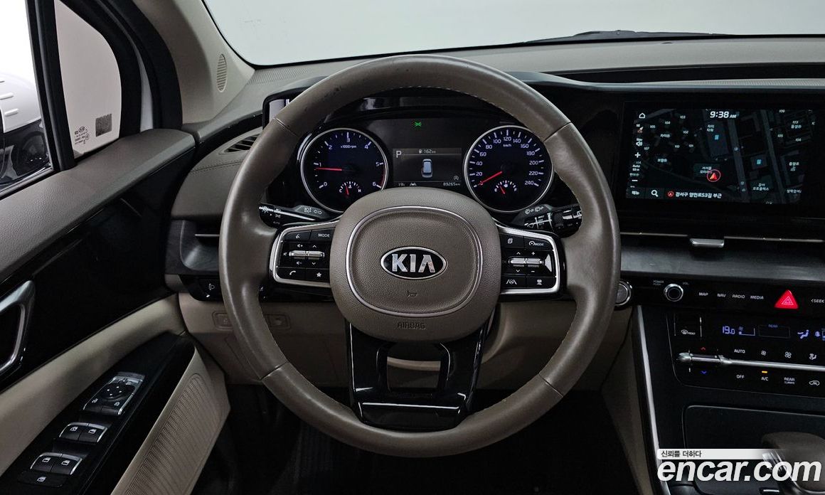 Kia Carnival 9-Seater Prestige