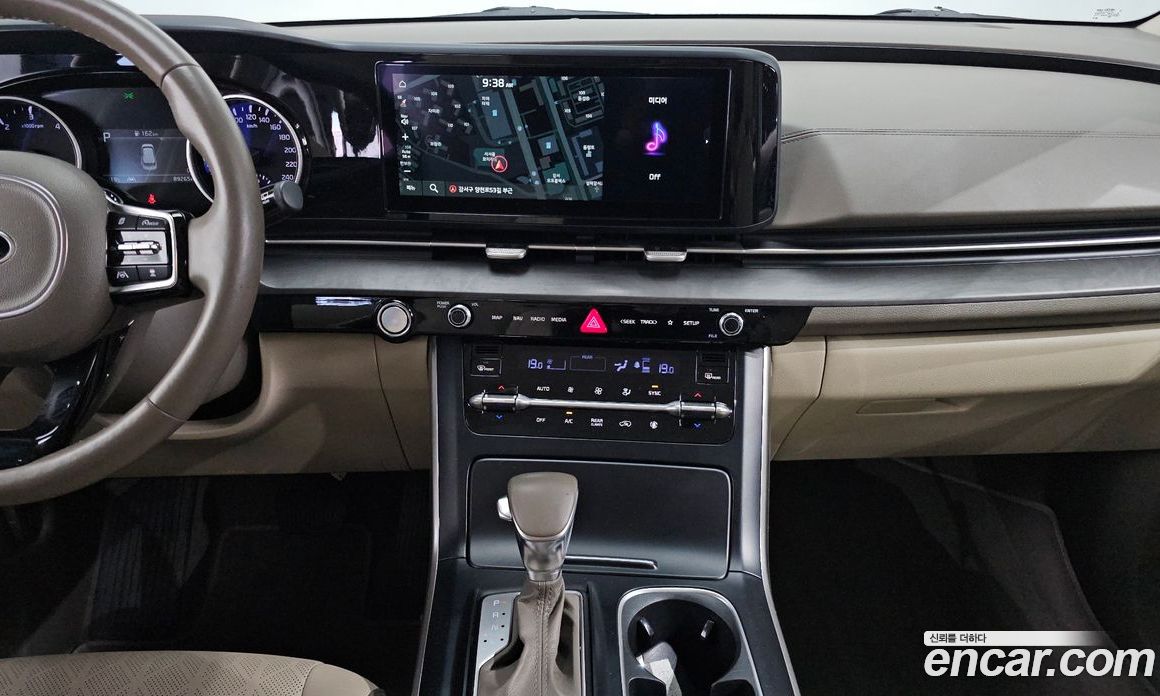 Kia Carnival 9-Seater Prestige