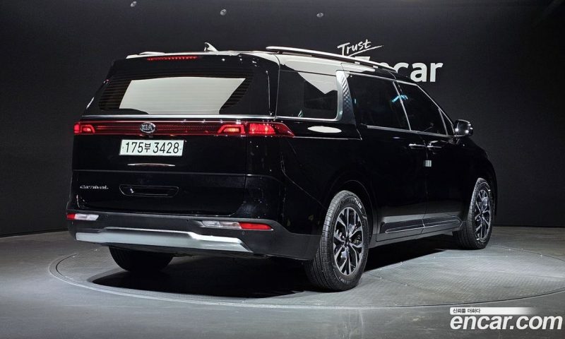 Kia Carnival 9-Seater Signature