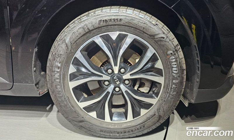 Kia Carnival 9-Seater Signature