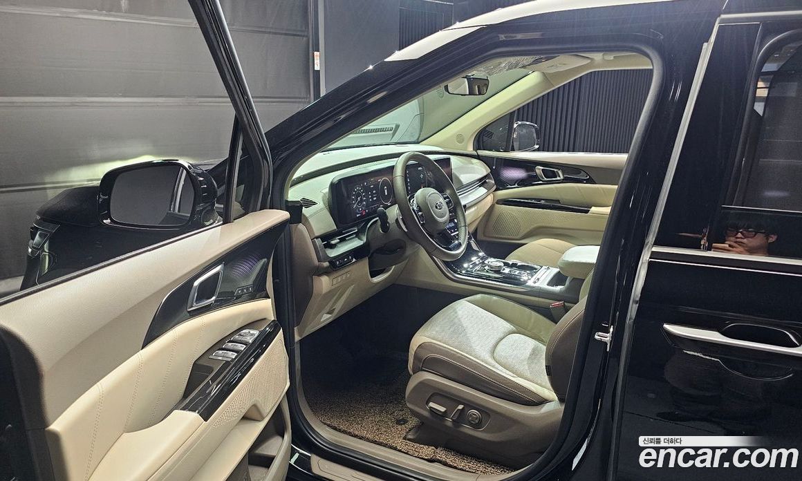 Kia Carnival 9-Seater Signature