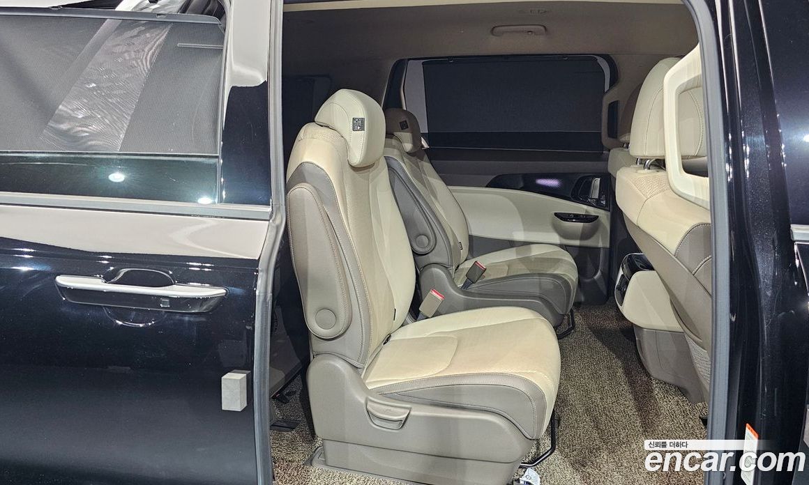 Kia Carnival 9-Seater Signature