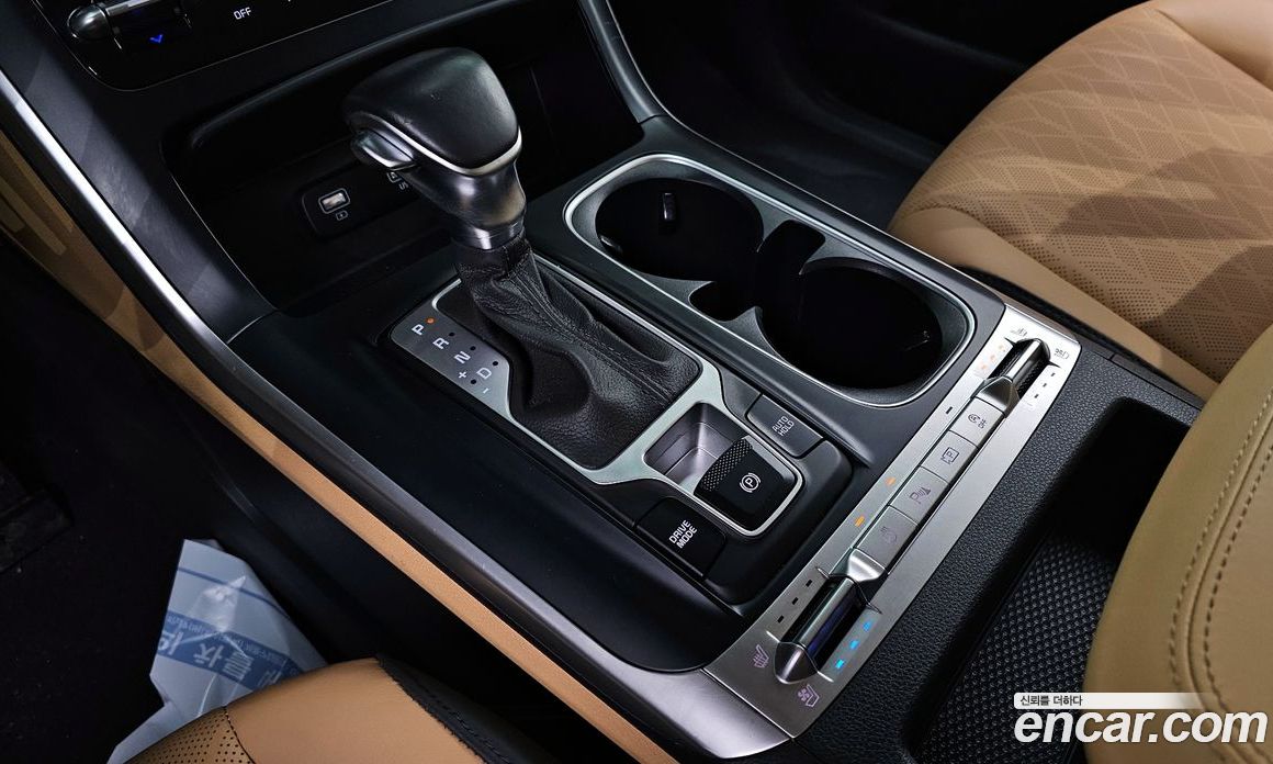 Kia Carnival 9-Seater Prestige