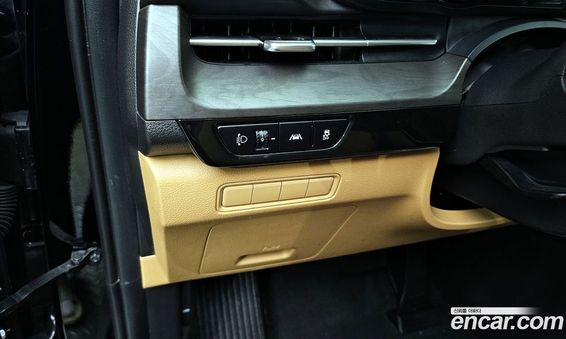 Kia Carnival 9-Seater Prestige